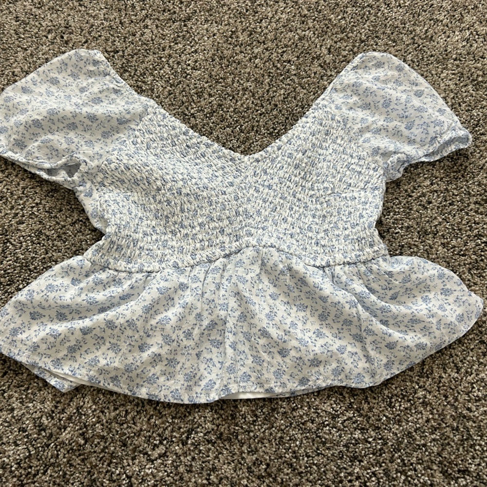 Hollister Medium flowy floral crop top